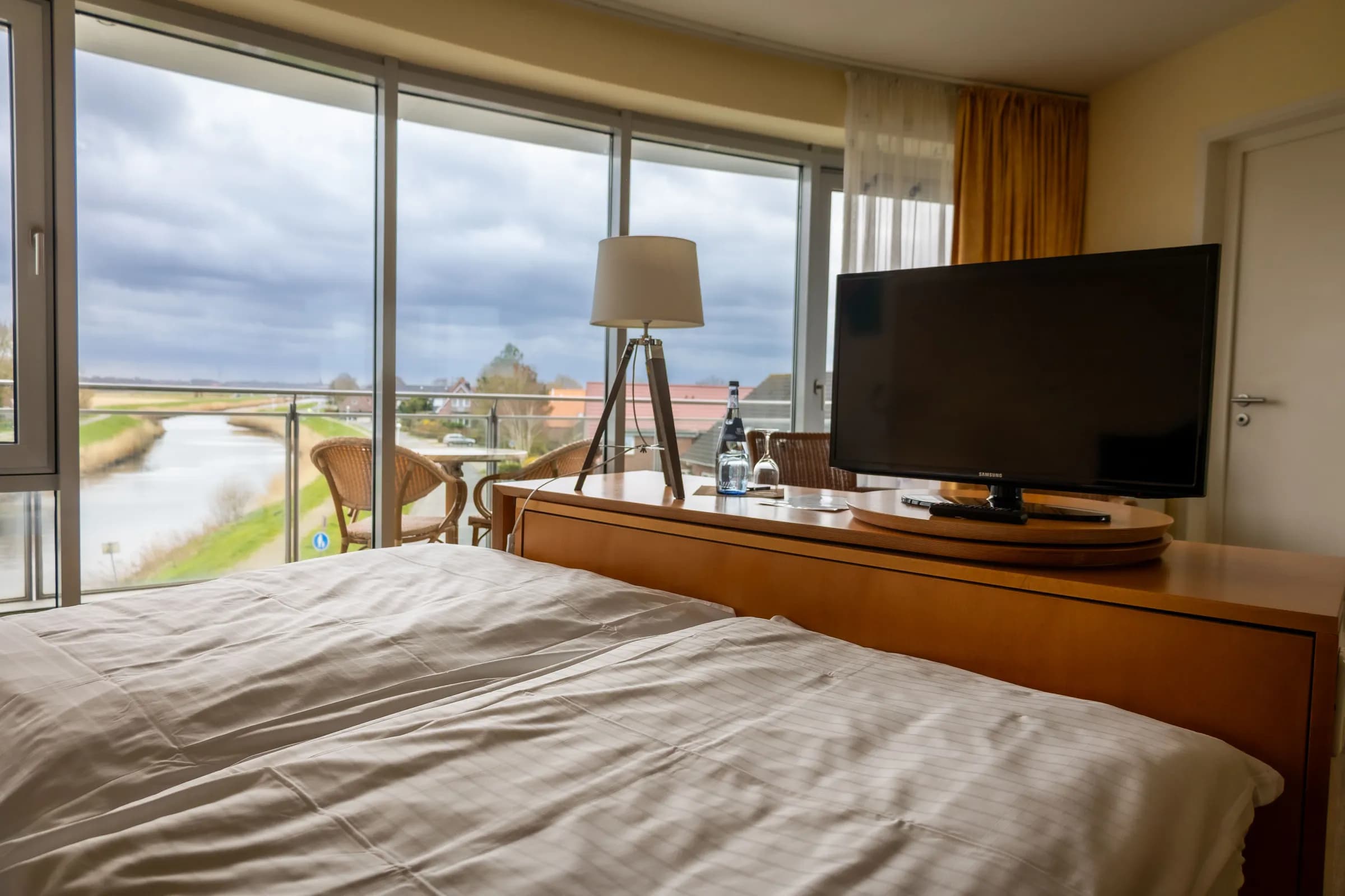 Benser-Hof GmbH: Zimmer mit Ausblick